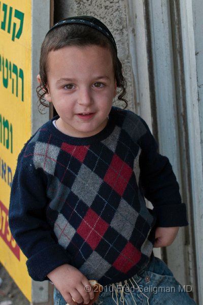 20100409_132634 D300.jpg - Young boy, Mea Shearim